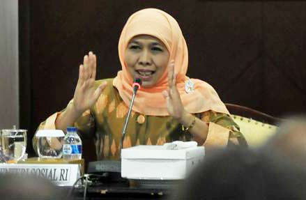 Menteri Sosoal Khofifah Indar Parawansa memberikan penjelasan seputar Perppu Kebiri. foto: liputan6.com