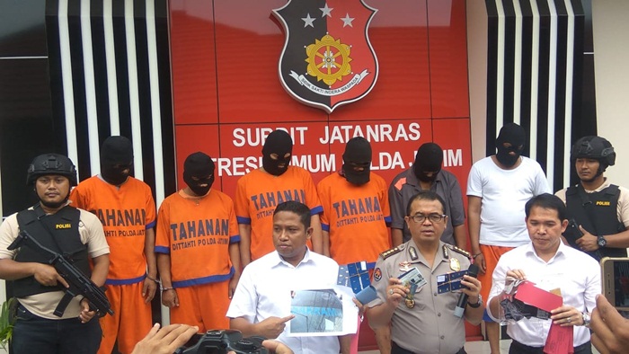 Para pelaku saat dirilis di Mapolda Jatim.