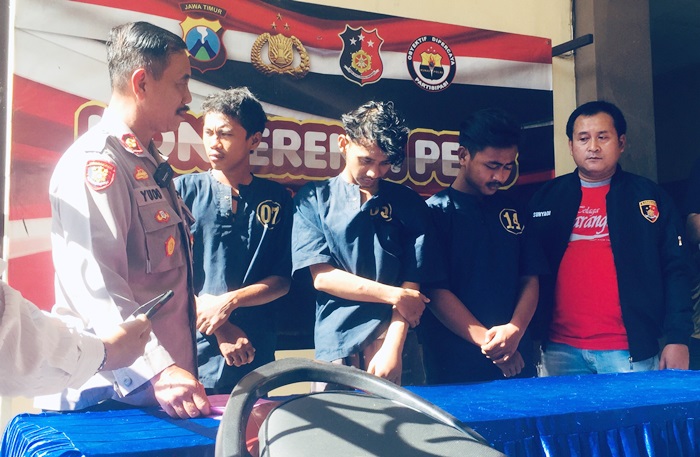 Ketiga pelaku usai diamankan petugas Polsek Kenjeran setelah tercebur sungai.