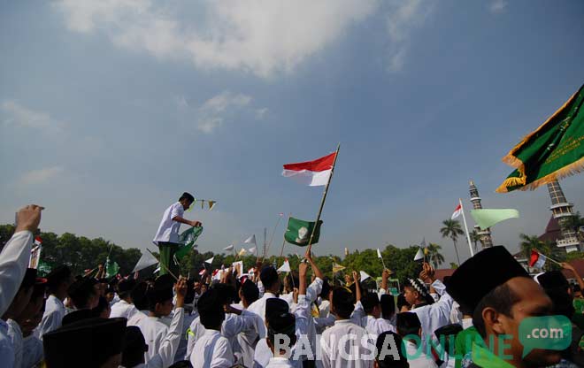 Ribuan santri usai mengikuti apel HSN di Alun-Alun Kabupaten Jombang, Sabtu (22/10).
foto: ROMZA, RONY SUHARTOMO/ BANGSAONLINE