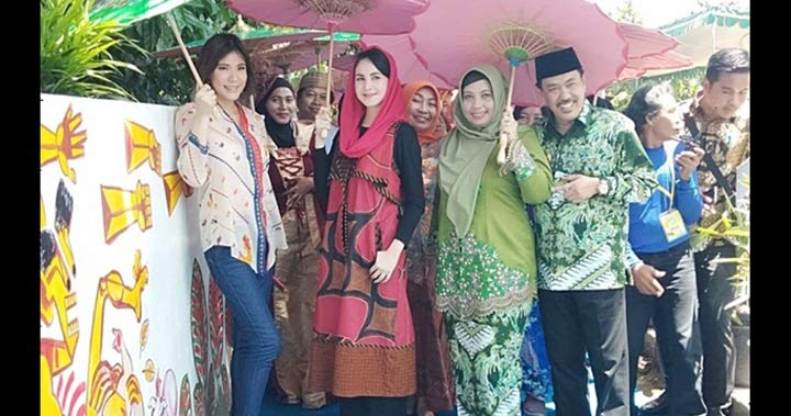 Buka Kampung Literasi di Sidoarjo, Ketua TP PKK Kagumi Semangat Warga Tebel