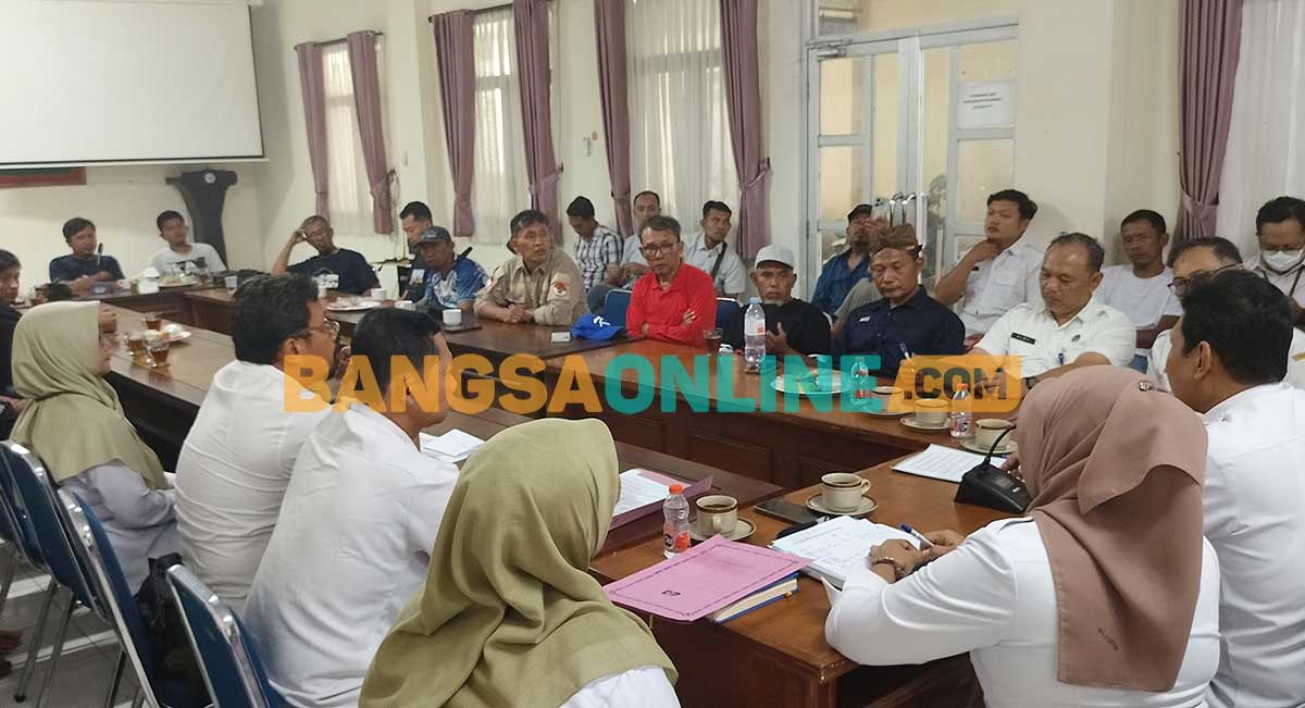 Perwakilan peternak yang melakukan audiensi dengan Disnakkan Magetan. Foto: HENDRO SUHARTONO/BANGSAONLINE