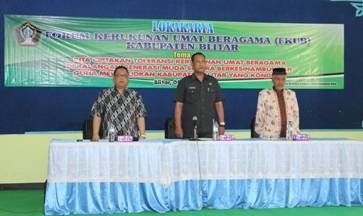 Lokakarya tentang harmonisasi umat beragama yang digelar di LEC Garum. Foto: tri susanto/BANGSAONLINE