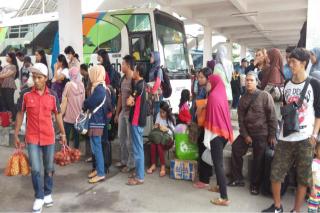 Libur Panjang, Penumpang di Terminal Purabaya Terlantar