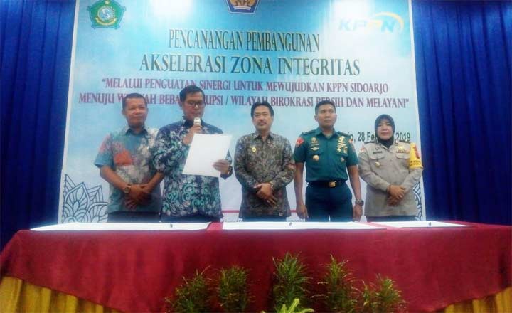 Proses pencanangan pembangunan akselerasi zona integritas menuju wilayah bebas korupsi (WKB) atau wilayah birokrasi bersih dan melayani (WBBM) di Kantor Pelayanan Perbendaharaan Negara (KPPN) Kabupaten Sidoarjo.