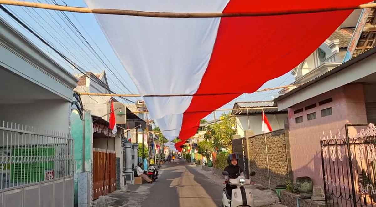 Bendera Merah Putih sepanjang 480 meter di Kediri.