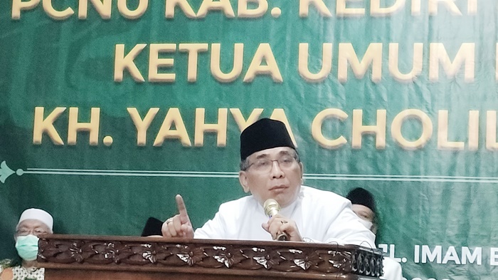 Ketua Umum PBNU KH. Yahya Cholil Staquf saat memberi arahan kepada PCNU Kabupaten Kediri dan jajarannya di Kantor PCNU Kabupaten Kediri. foto: MUJI HARJITA/BANGSAONLINE