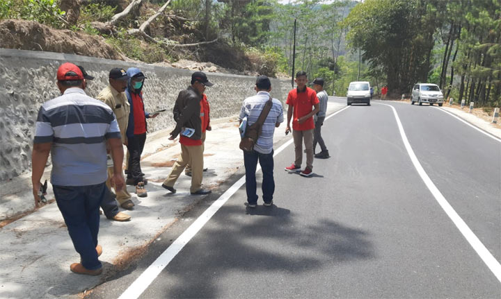 Paket proyek pelebaran jalan yang sudah serah terima pertama.