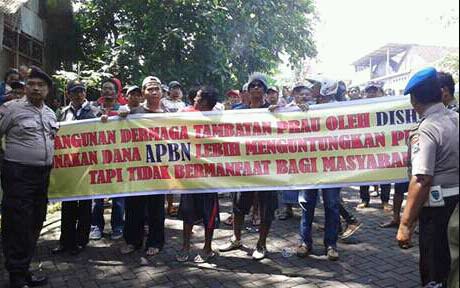 Penyebrangan Tulungagung-Blitar Diblokir, Warga Desa Ngunut dan Kaliwungu Tuntut Bagi Hasil