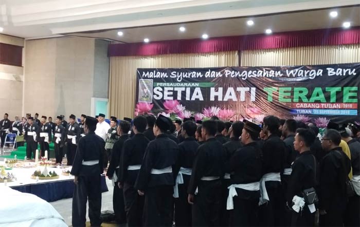 Pengukuhan ribuan warga baru PSHT Tuban dibagi dalam beberapa gelombang.