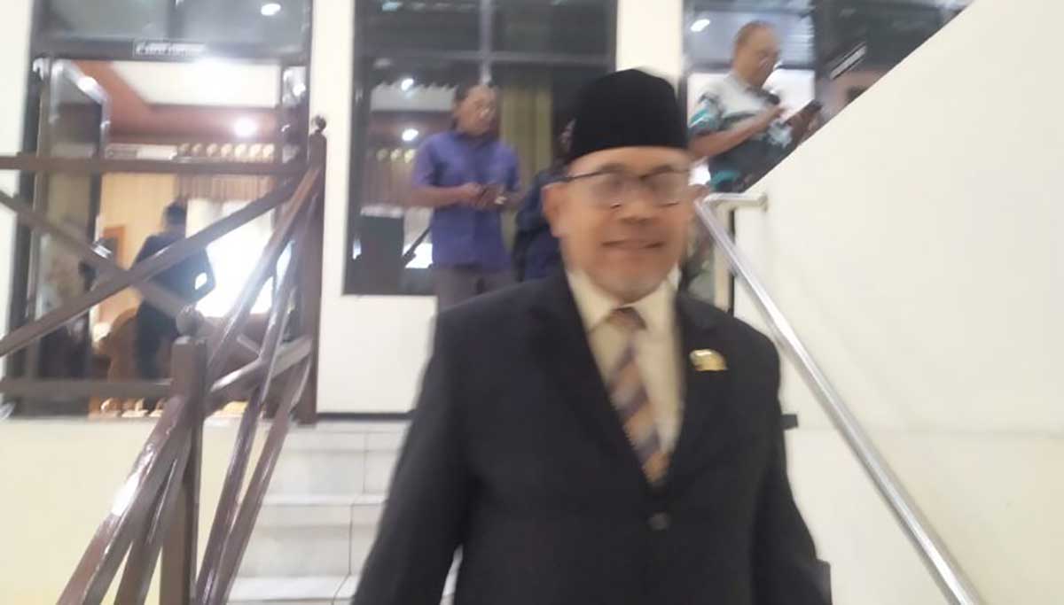 Komarudin, anggota DPRD Trenggalek yang baru dilantik menggantikan Nur Effendi.
