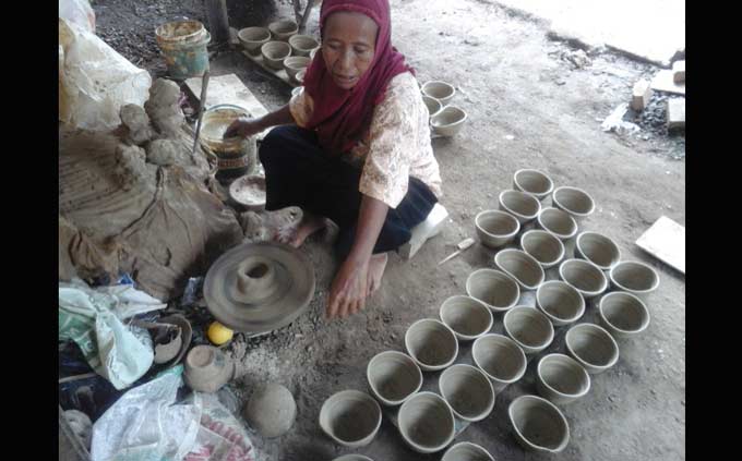 Perajin Gerabah Tuban Terkendala Cuaca, Produksi Anjlok