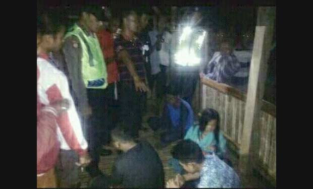 Lima ABG yang diamankan gara-gara mereka berzina di warung. foto: BANGSAONLINE