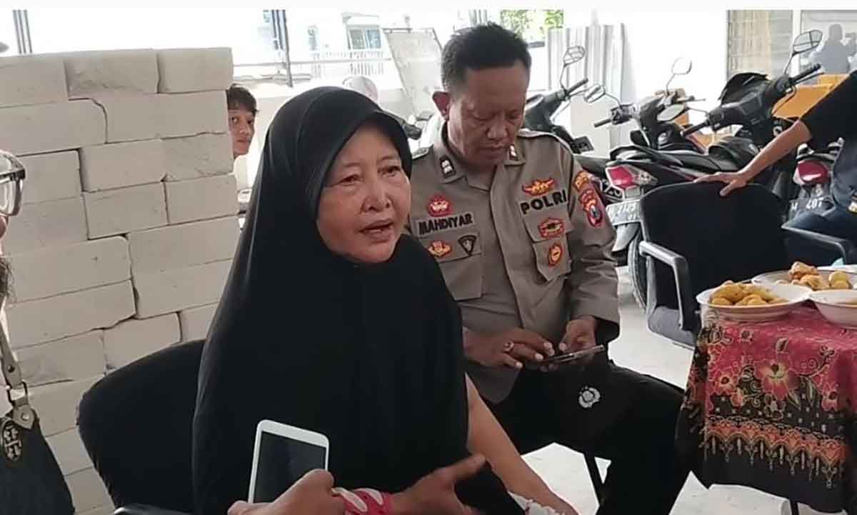 Sri Warmindah (63), korban perampokan oleh tiga orang yang menggunakan mobil di Pamekasan.