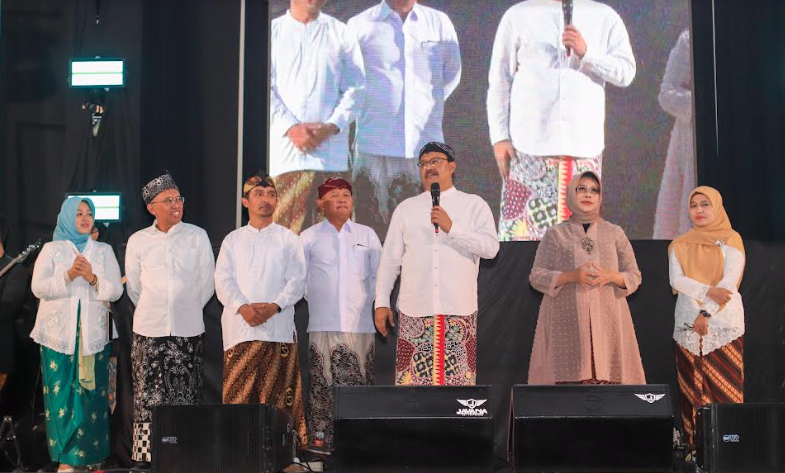 Gus Ipul saat memberi sambutan di Halal Bihalal Puncak Hardiknas di Gedung Kesenian Darmoyudo Kota Pasuruan