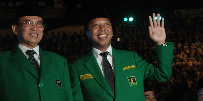 Suryadharma Ali saat masih akur dengan Romahurmuziy (Romi). Saat itu SDA sebagai ketua umum sedang Romi sebagai sekjen DPP PPP. Kini Romi melakukan perlawanan dan mengambil alih kepemimpinan PPP. Foto: merdeka.com 