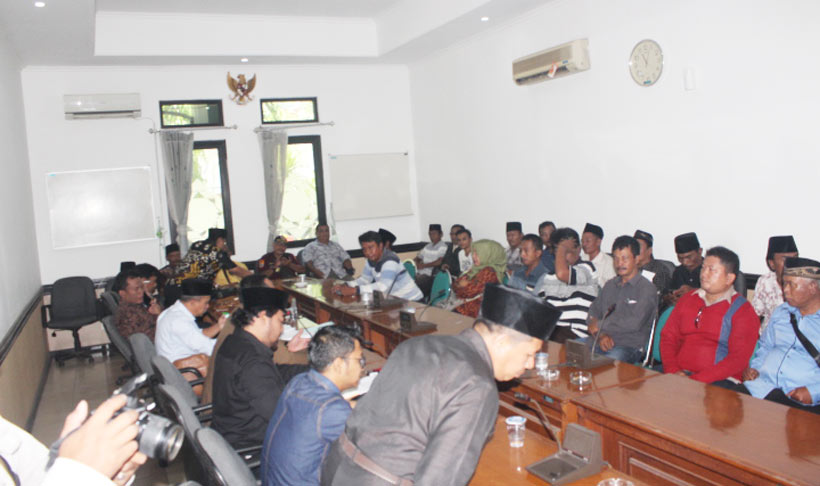 Bacakades yang tak lolos ujian ketika diterima Komisi I DPRD Pasuruan.