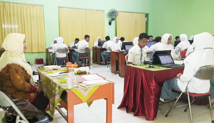 Suasana UNBK di salah satu sekolah.
