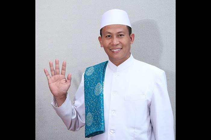  Ketua MWC NU Gempol KH. Nurul Huda atau Gus Huda.