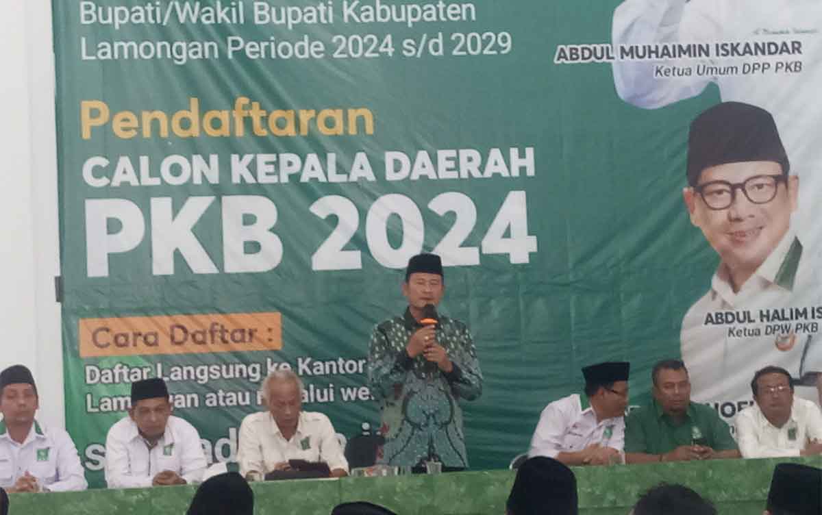 Pilkada 2024 Di Lamongan, Yuhronur Efendi Diantar Puluhan Kiai Dan Gus ...