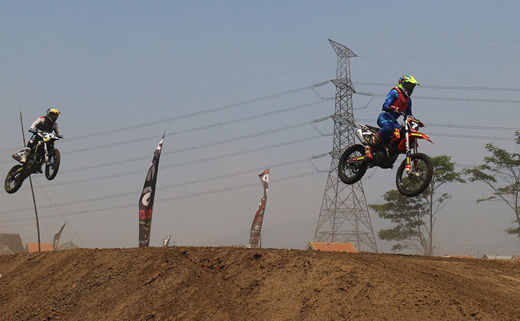 Aksi para crosser. (foto: ist).