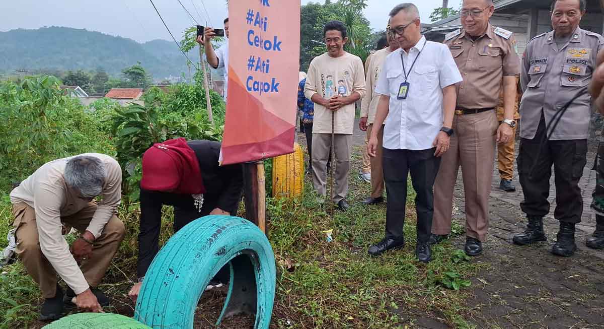 Pembuatan patok, serta penunjukan tanda batas bidang tanah di Desa Sukolelo, Kecamatan Prigen, Kabupaten Pasuruan.