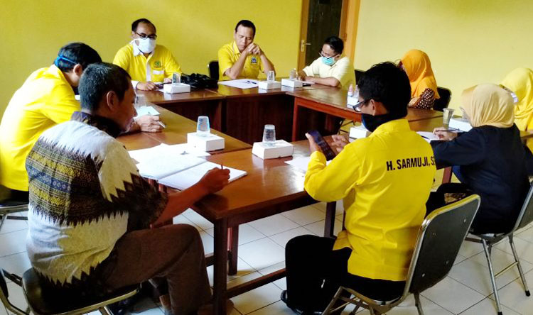 DPD Partai Golkar Kota Kediri saat menggelar rapat pembentukan Tim Pencari Fakta di kantornya Jalan Supersemar, Ngronggo, Kota Kediri. 
