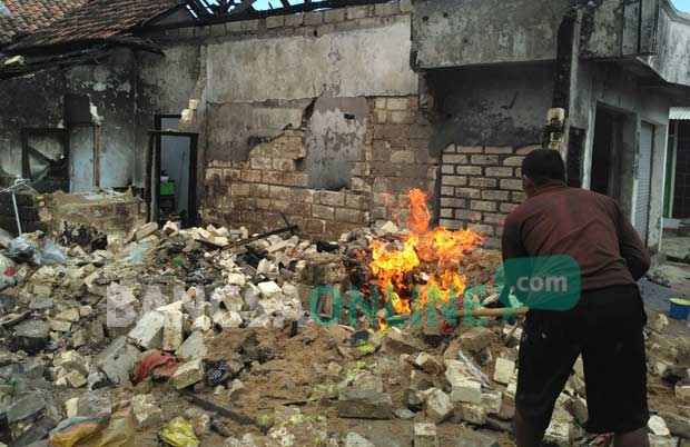 Pertalite Tumpah, Satu Rumah di Desa Sucorejo Tuban Terbakar Habis