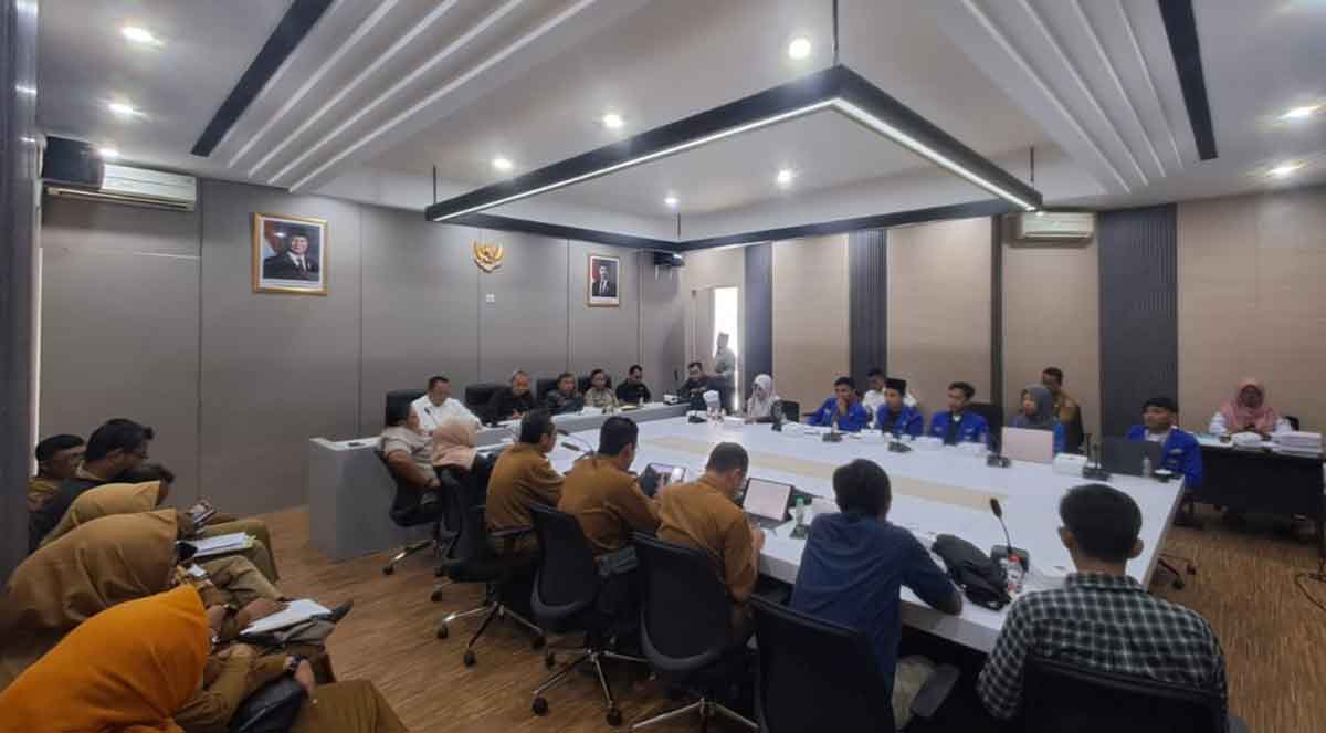 Hearing atau rapat dengar pendapat antara Komisi III DPRD Tuban bersama OPD, perwakilan PT Pupuk Indonesia, dan aktivis PMII terkait persoalan distribusi pupuk bersubsidi.