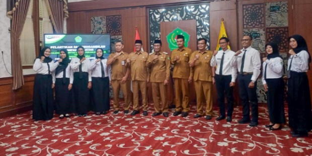 Foto bersama PPPK dan Bupati Pamekasan usai acara pelantikan