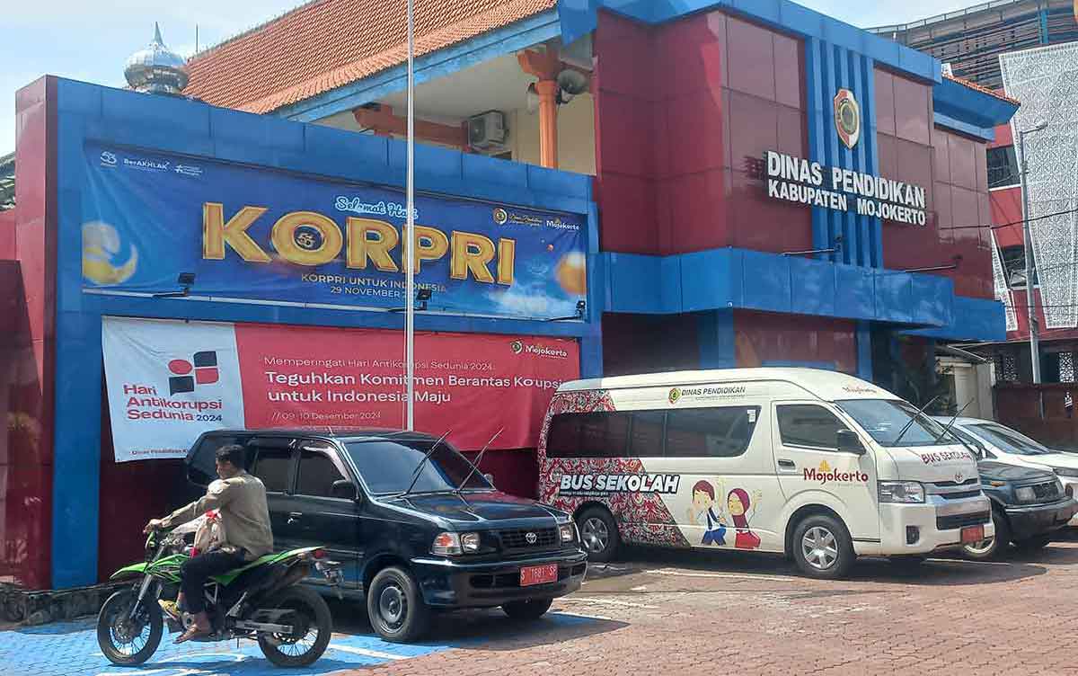 Kantor Dinas Pendidikan Kabupaten Mojokerto.