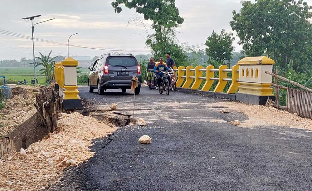 Kondisi Jembatan Damseng di Kecamatan Senori yang baru selesai dibangun bulan lalu.