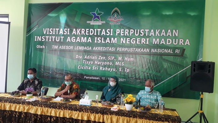 Penilaian Akreditasi Perpustakaan IAIN Madura oleh Tim Akreditasi Perpustakaan Nasional.