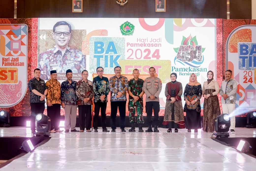 Jajaran OPD dan Forkopimda Pamekasan saat acara parade batik