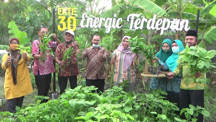 Warga Perumahan Citra Surya Mas, Desa Jumputrejo RT 30 RW 10 Kecamatan Sukodono, Sidoarjo menyulap tempat sampah menjadi tempat budidaya dan spot untuk berswafoto.