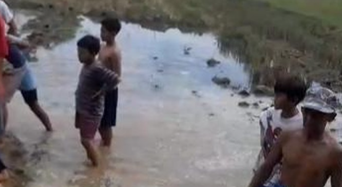 Tangkapan layar proses pencarian bocah yang tenggelam di Kali Merkuris Bojonegoro