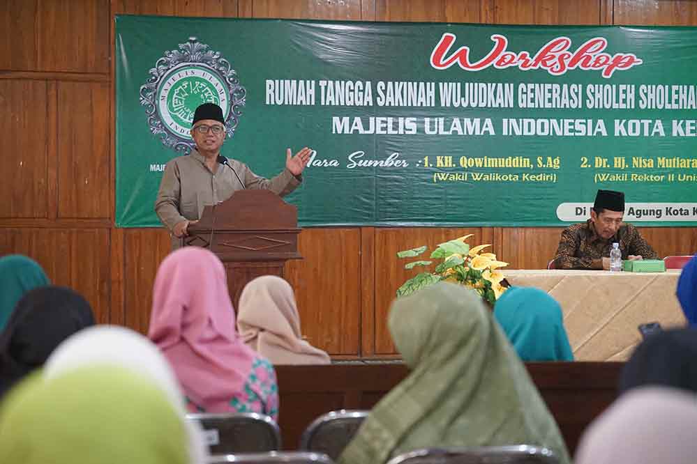 Wawali Kediri saat memaparkan materi. (Ist)