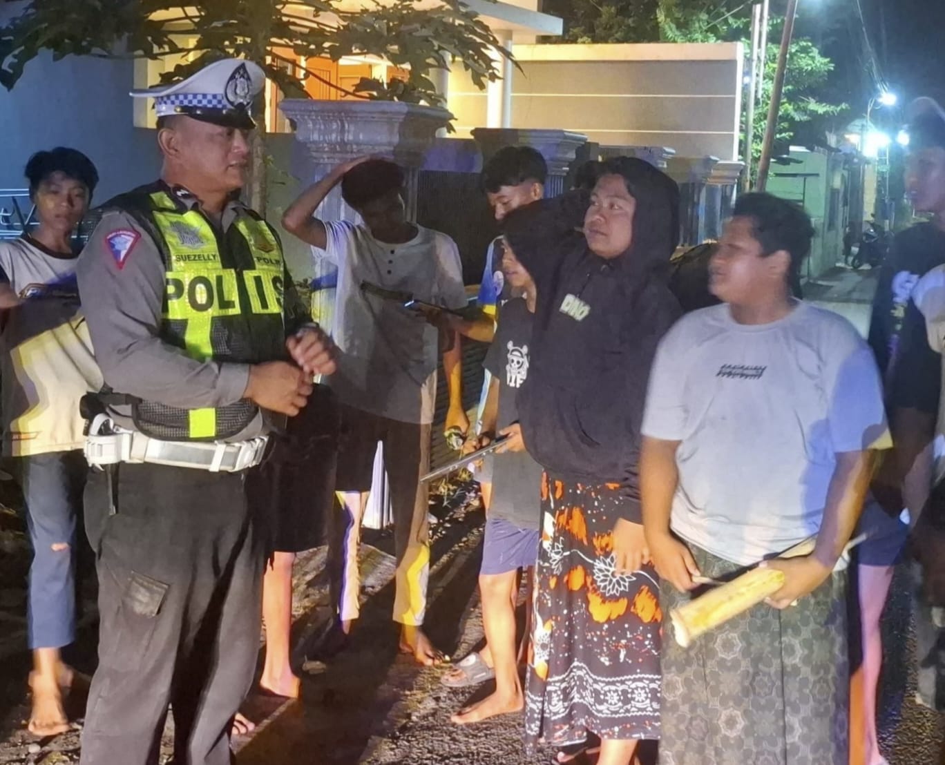  Patugas kepolisian saat melakukan Patroli sahur.
