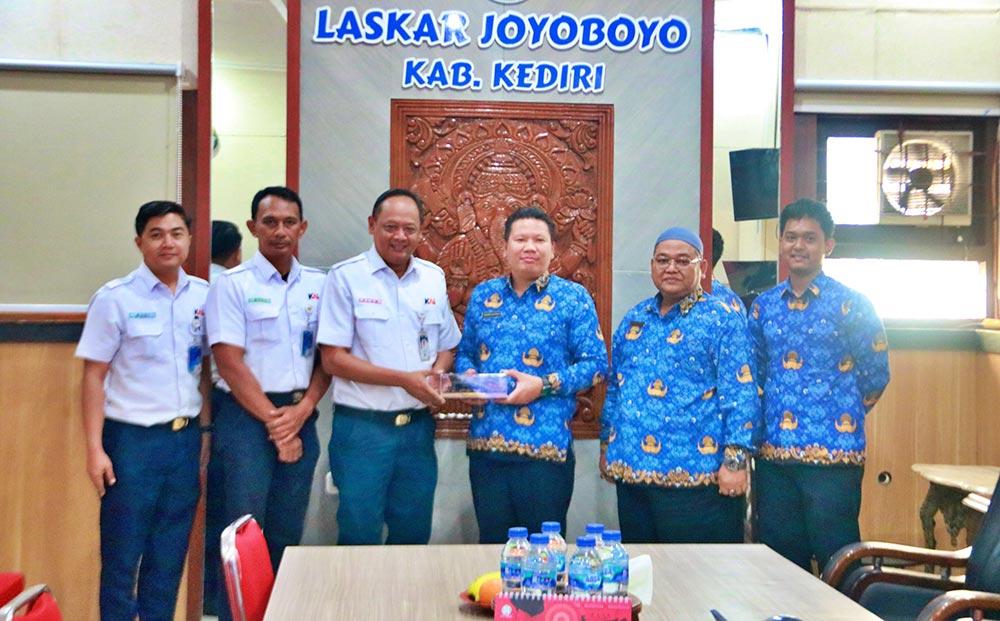 Amankan Aset Rp52,2 Miliar, KAI Daop 7 Madiun Terima 23 Sertifikat Elektronik dari BPN Kediri