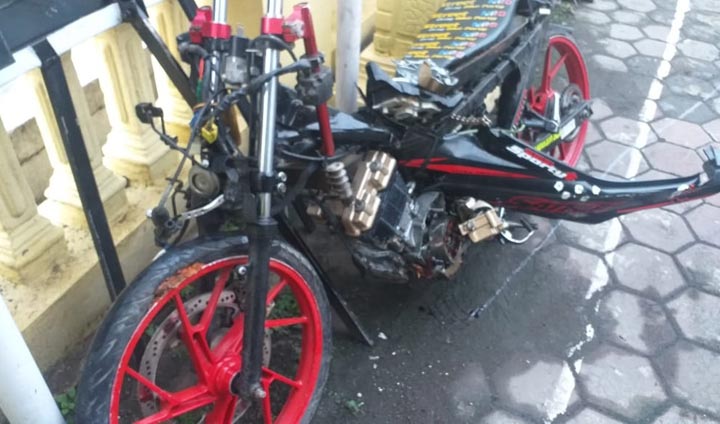 Kondisi motor milik korban usai menabrak pohon asem.