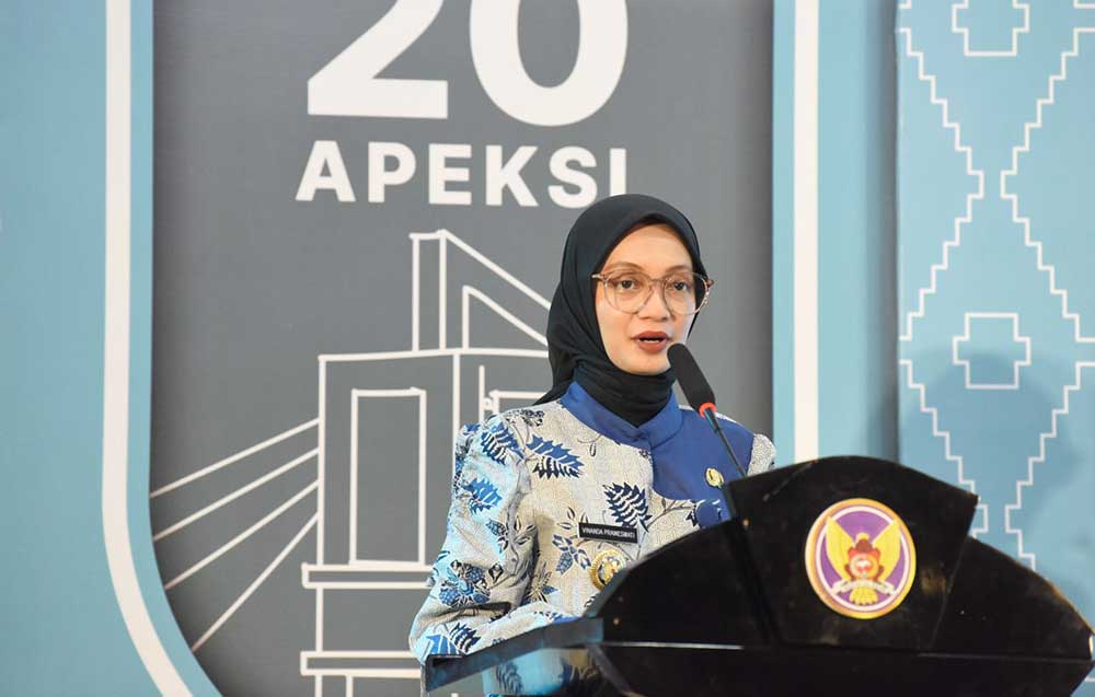Wali Kota Kediri Vinanda Prameswati memberi sambutan saat membuka Pra-Muskomwil IV Apeksi Tahun 2025. Foto: Ist.