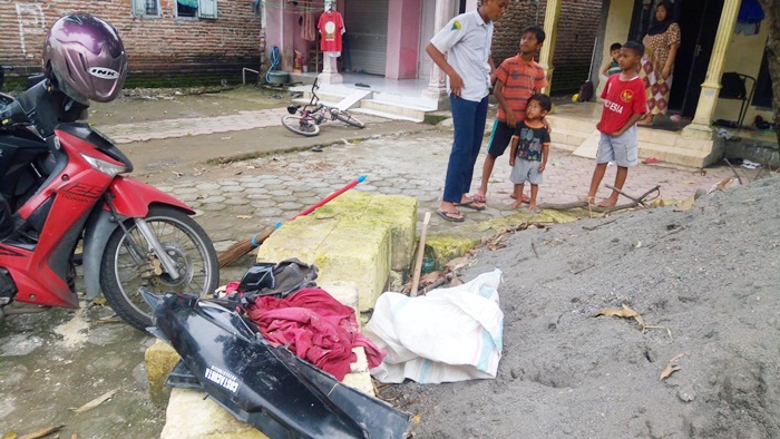 Karung yang dipakai pelaku mencuri bebek.