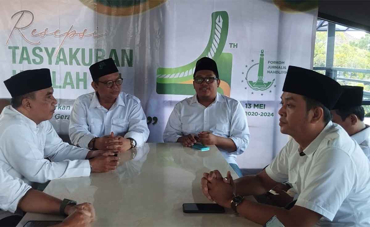 Anggota FJN atau Forkom Jurnalis Nahdliyin saat merayakan Harlah ke-4.