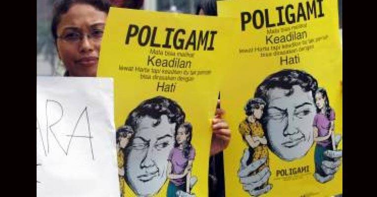 Demo Anti Poligami. foto: TEMPO