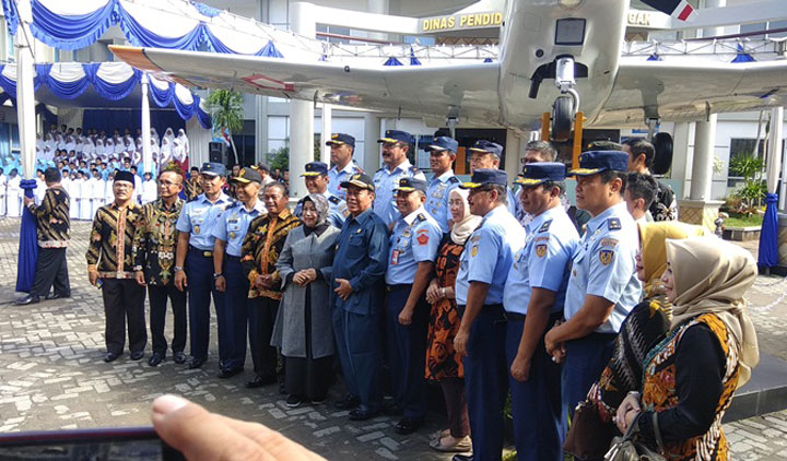 Peresmian monumen pesawat latih tipe Bravo AS202 Bravo di Dinas Pendidikan Kabupaten Lamongan dihadiri 11 perwira tinggi TNI Angkatan Udara.