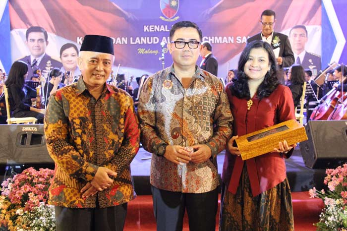 Wabub Sanusi saat berfoto bersama Danlanud Abd Saleh Malang Yang Lama.