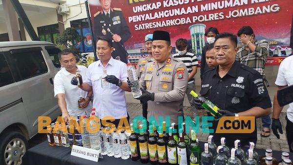 Ungkap Jaringan Antarprovinsi, Polres Jombang Amankan Ratusan Botol Miras