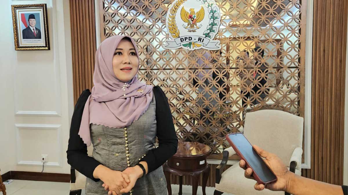 Anggota DPD RI asal Jawa Timur, Lia Istifhama atau yang akrab disapa Ning Lia, saat memberi keterangan terkait wacana penempatan Polri di bawah Kemendagri.