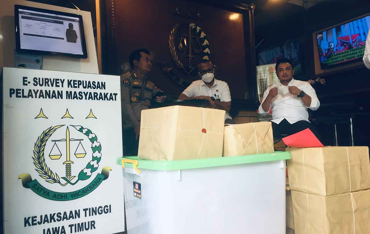 Berkas 5 dari 6 tersangka tragedi Kanjuruhan di Kejati Jatim.