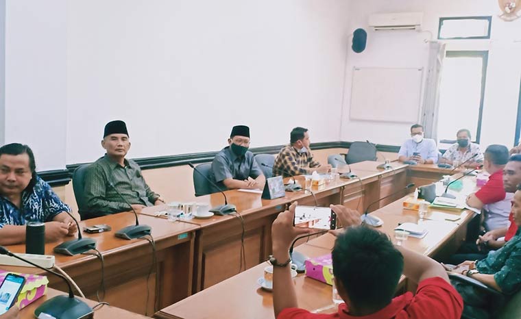 Audiensi dengan Sejumlah LSM, Pimpinan DPRD Pasuruan Jelaskan Mekanisme Usulan Pokir